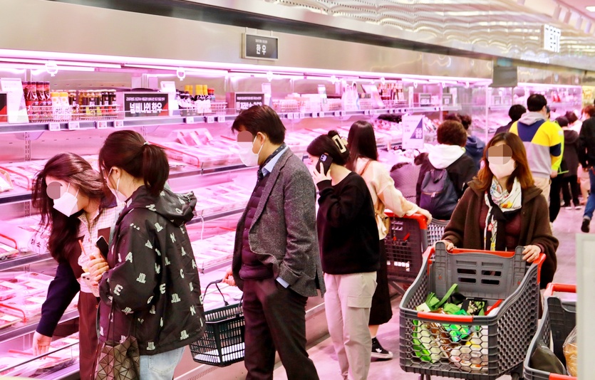 롯데마트가 5일부터 ‘소중한 일상 복귀를 위한 활력충전’을 주제로 대대적인 할인 행사를 진행한다. 사진=롯데마트