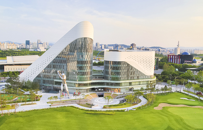 골프 스타선수들의 등용문인 골프존 레드베터 아카데미가 있는 대전시 유성구 골프존조이마루 전경. 사진=골프존