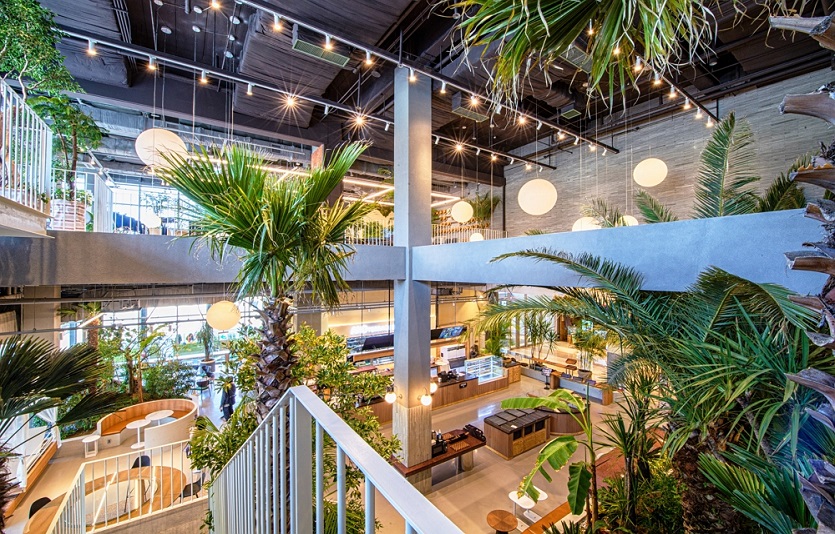 스타필드 하남은 반려견과 동반해 브런치를 즐길 수 있는 앤드테라스 5호점을 열었다. 사진=스타필드