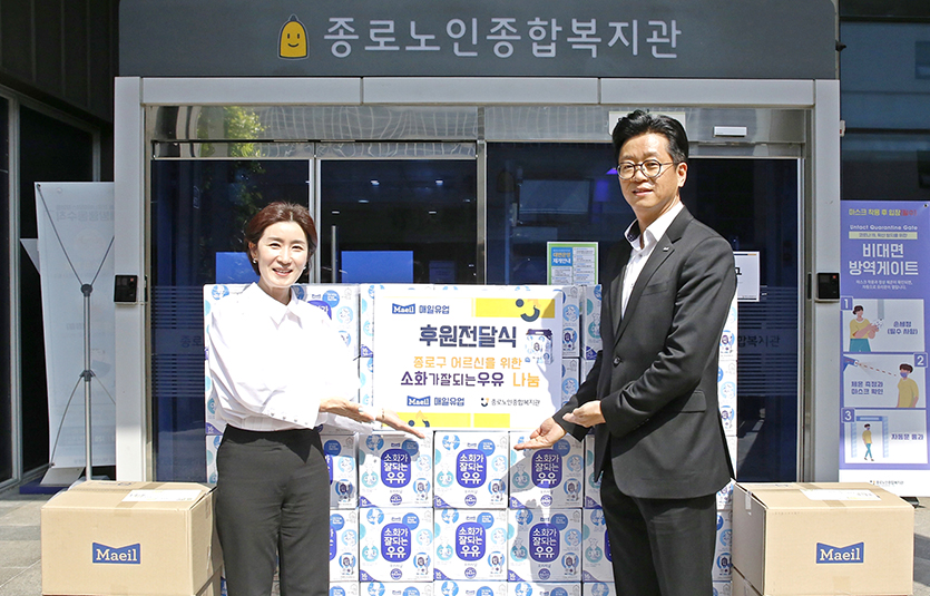 매일유업은 어버이날을 맞아 종로노인종합복지관에 선물세트 200개를 전달했다. 사진=매일유업