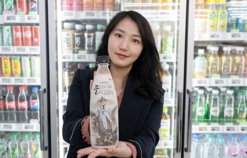 세븐일레븐이 건강한 원료로 만든 '임창정 미숫가루꿀막걸리'를 출시한다. 사진=세븐일레븐