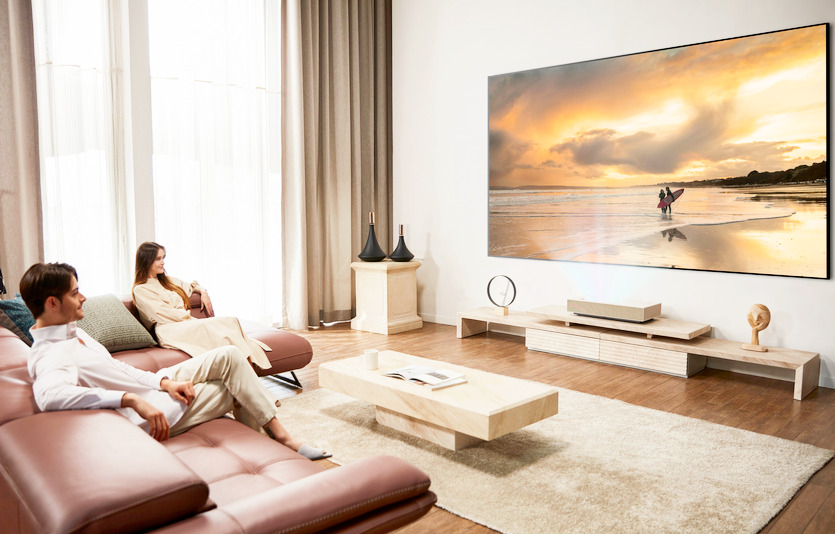 LG전자가 3채널 레이저 광원을 통해 밝은 환경에서도 또렷하고 생생한 화면을 보여주는 LG 시네빔 레이저 4K 신제품을 출시했다. 사진=LG전자