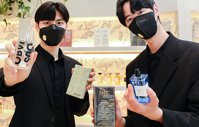 한섬이 운영하는 프랑스 니치 향수 편집숍 ‘리퀴드 퍼퓸바’는 성년의 날에 맞춰 ‘첫 구매 할인 프로모션’을 진행한다. 사진=한섬