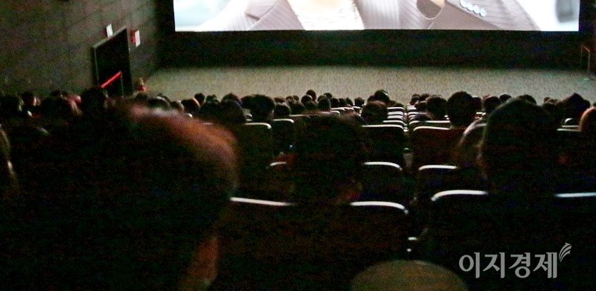 범죄도시2는 현재 박스오피스 1위로, 1000만 관객 동원에 파란불을 켰다. 지난 주말 서울의 한 복합상영관이 개최한 유료시사회에 빈자리가 드물다. 사진=정수남 기자