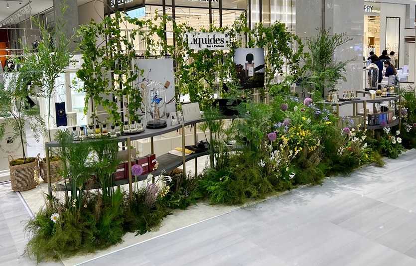 한섬이 프랑스 고급향수 편집숍 '리퀴드퍼퓸바'를 선보인다. 사진=한섬