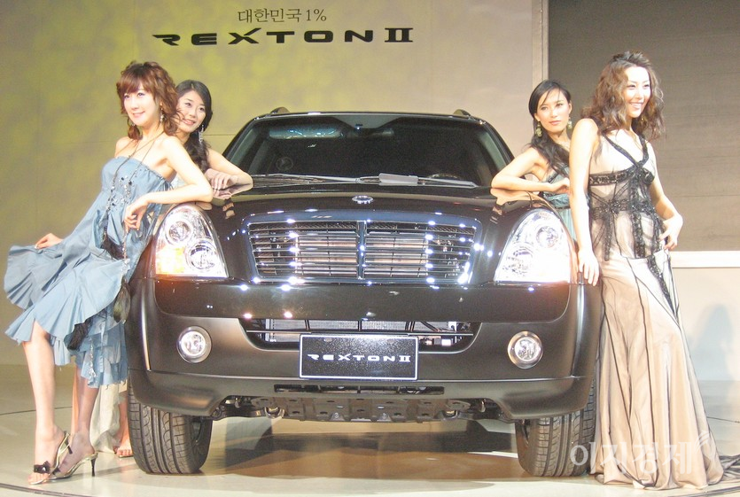 쌍용차가 2006년 3월 출시해 2008년 7월까지 생산 판매한 렉스턴Ⅱ. 출시 당시 모습. 사진=정수남 기자