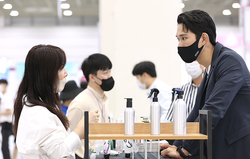 26~28일 ‘2022 서울국제화장품·미용산업박람회(코스모뷰티서울)’와 ‘2022 국제건강산업박람회(헬스라이프스타일 서울)’가 서울 코엑스에서 동시 개최된다. 사진=국제전시