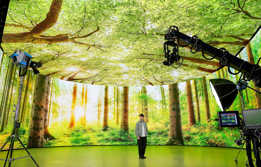 삼성전자 마이크로 LED 디스플레이 더 월을 적용한 경기도 파주에 있는 CJ ENM 버추얼 프로덕션 스테이지. 사진=삼성전자