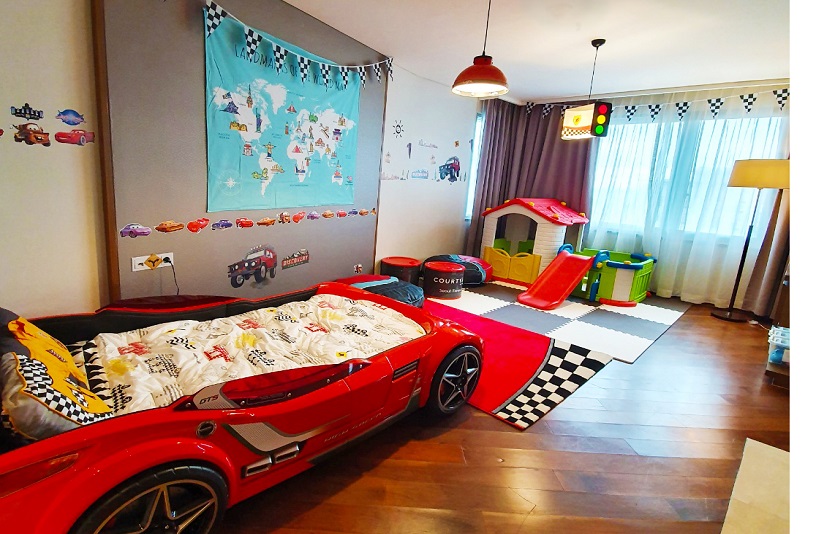 코트야드 타임스퀘어는 자동차 침대 등 자동차 주제로 꾸민 '탐코야카 타고가요 패키지'를 운영하고 있다. 사진 = 코트야드 타임스퀘어