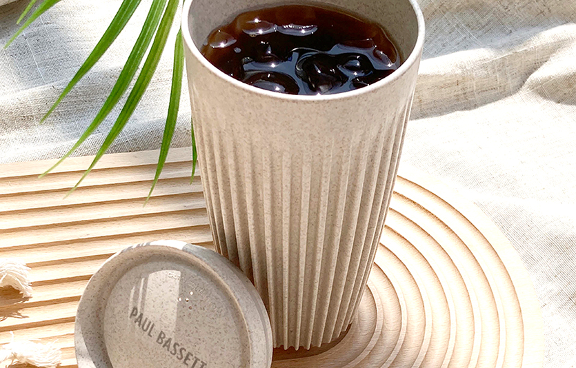 스페셜티 커피 전문점 폴 바셋은 여름을 맞아 이달 8일부터 다음달 27일까지 친환경 콘셉트의 e-스탬프 이벤트를 진행한다. 폴 바셋 2022년 여름 친환경 굿즈. 사진=폴바셋