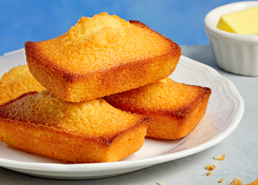 파리바게트가 밀가루, 버터, 달걀, 우유 등을 넣고 반죽해 직사각형 모양으로 구운 과자, 휘낭시에를 출시했다. 사진=SPC