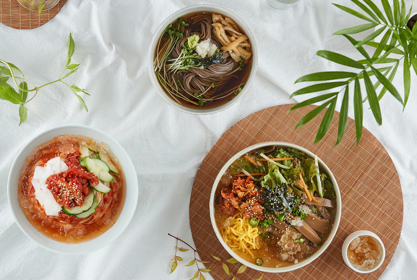 동원디어푸드의 신선식품 전문 온라인몰 더반찬&이 제철재료로 만든 가정간편식 6종을 8월 말까지 한정으로 선보인다. 사진=동원디어푸드