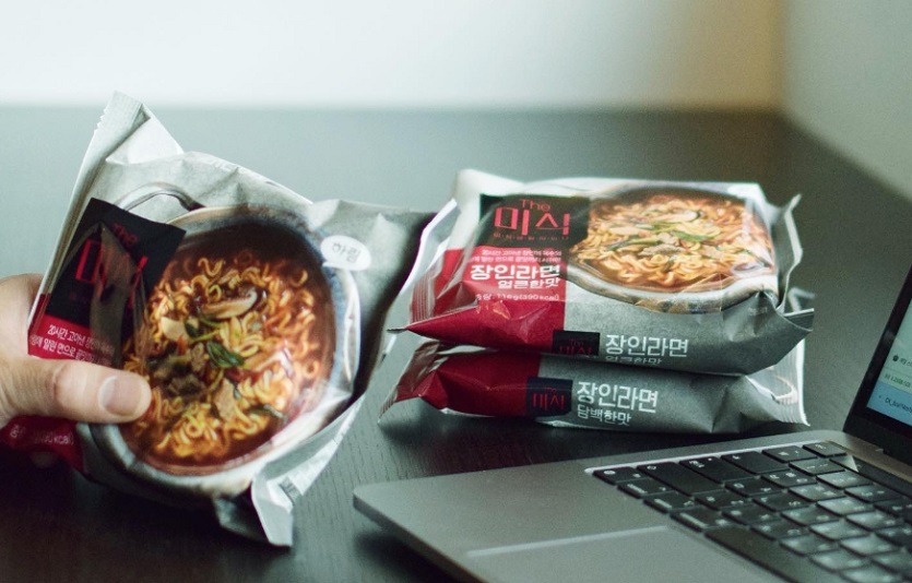 하림이 직장인들을 응원하기 위해 '더미식 오피스어택' 이벤트를 연다. 사진=하림