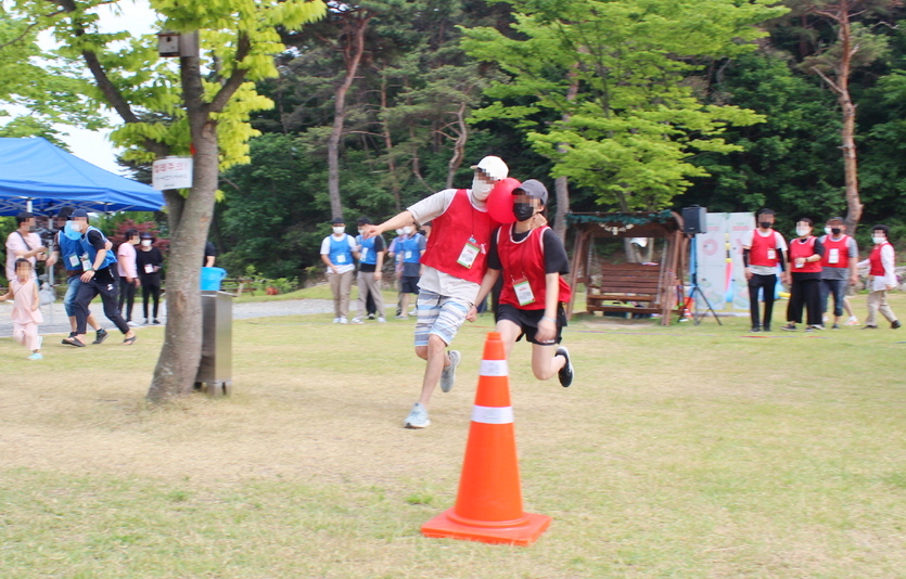 전남 불태산에서 1박2일로 열린 이번 행사에는 도박중독자, 복권 과몰입자와 그 가족 등 25가구 67명이 참석했다. 사진=동행복권