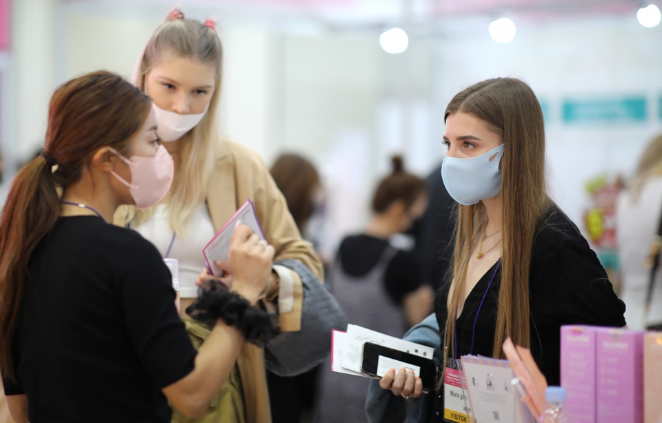 ‘2022 코스모뷰티’도 6개국 260개사가 출품하며 활기를 되찾고 있다. 사진=코스모뷰티전시사무국