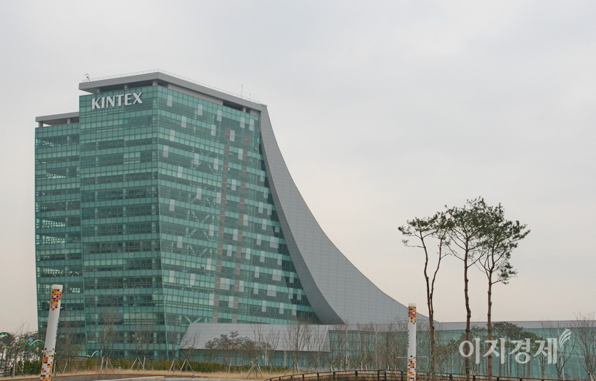 스마트잭이 14일 일산 킨텍스에서 개막한 코리아랩에 참가해 랩매니저 프로를 선보인다. 사진은 전시회가 열리는 킨텍스 제2 전시장. 사진=정수남 기자