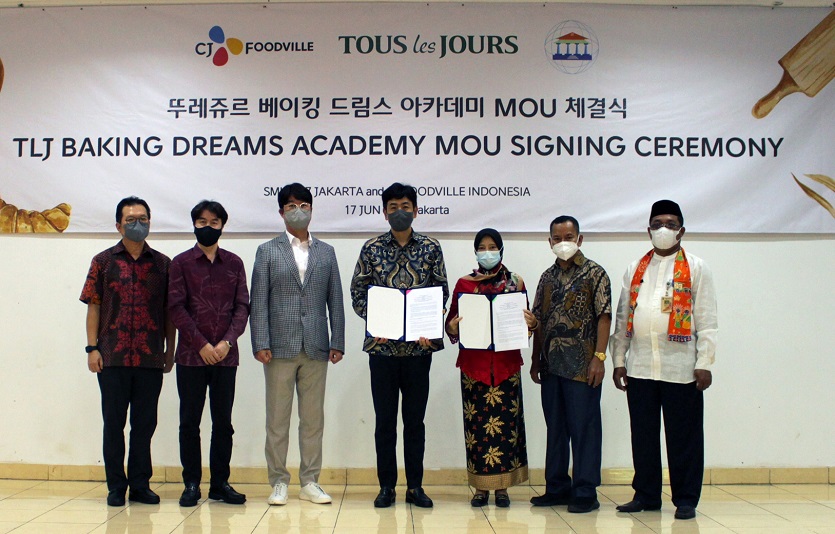 뚜레쥬르가 인도네시아서 '베이킹 드림스' 아카데미 프로그램 개설해 제과제빵 관련 학과 교사들에게 전문기술을 집중 교육한다. 사진=CJ푸드빌