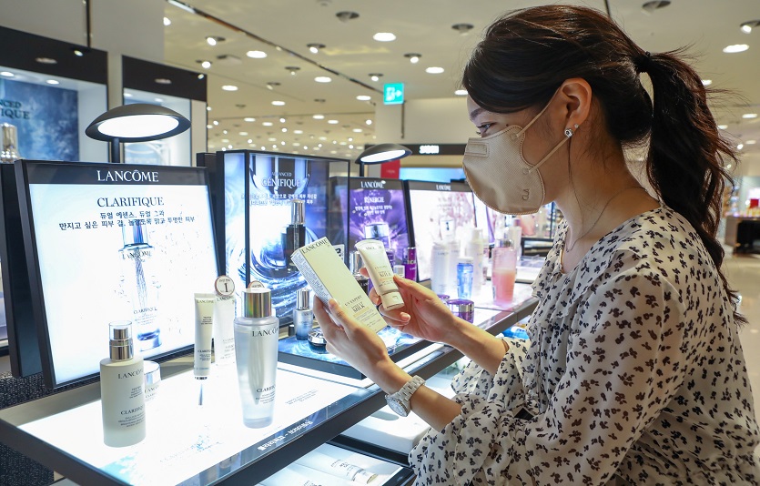 롯데백화점, 현대백화점, 신세계백화점 등 백화점 3사가 6월 24일부터 동시에 대대적인 여름정기세일에 돌입한다. 사진=롯데백화점