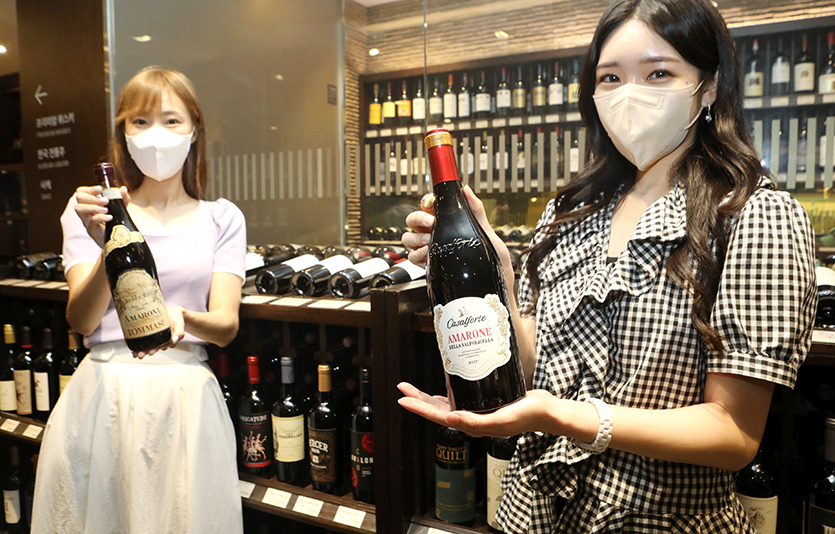 롯데백화점은 다음달 3일까지 전점에서 100억원 규모의 ‘와인&리터 페스타’를 진행한다. 사진=롯데백화점