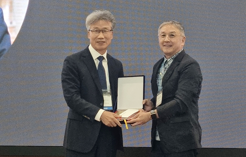 (왼쪽부터) 박종현 가천대 교수와 함영준 오뚜기함태호재단 이사장. 사진=오뚜기