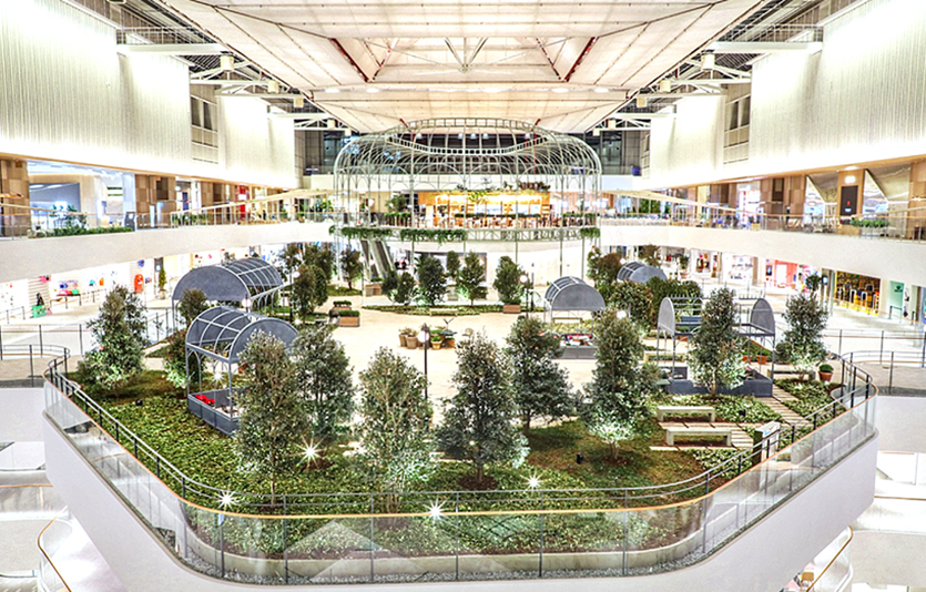 현대백화점그룹은 대규모 미래형 문화복합몰인 가칭 ‘더현대 광주’를 추진한다. 사진은 ‘더현대 서울’ 사운즈 포레스트 사진=현대백화점그룹