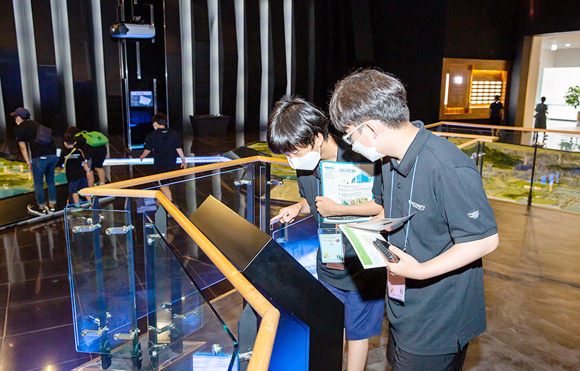 효성이 진행한 장애아동 형제자매와 인천 힐링나들이 중 아이들이 인천도시역사관을 관람하고 있다. 사진=효성