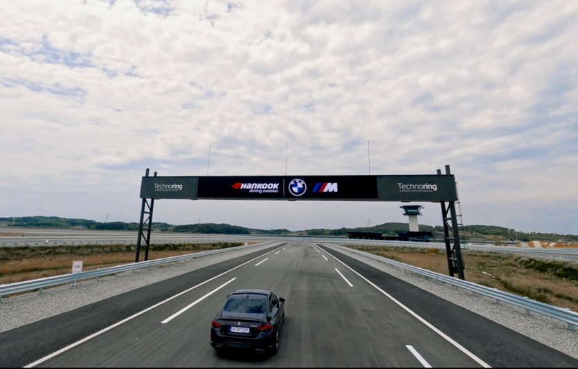 [사진자료2] 한국테크노링에서 한국타이어 초고성능 타이어 '벤투스'를  장착하고 질주하는 BMW 고성능 브랜드 M 차량.jpg