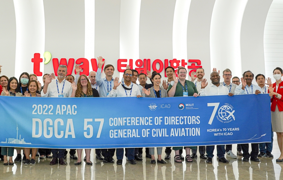 티웨이항공은 ‘제57차 ICAO 아태지역 항공청장 회의’에 참가한 주요 인사들에게 티웨이항공 항공훈련센터를 소개했다. 사진=티웨이항공