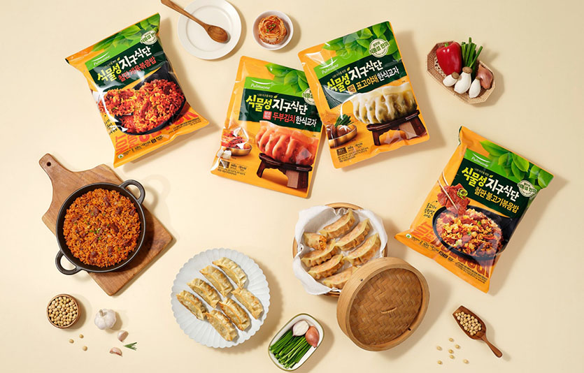 ‘식물성 지향 식품 선도 기업’ 풀무원은 식물성 냉동만두와 볶음밥을 출시하며 식물성 HMR 사업 확장에 본격적으로 나섰다. 사진=풀무원