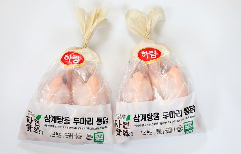 하림과 올가홀푸드 등이 무항생제 삼계탕용 닭고기 등 보양식 프로모션을 진행한다. 사진=하림