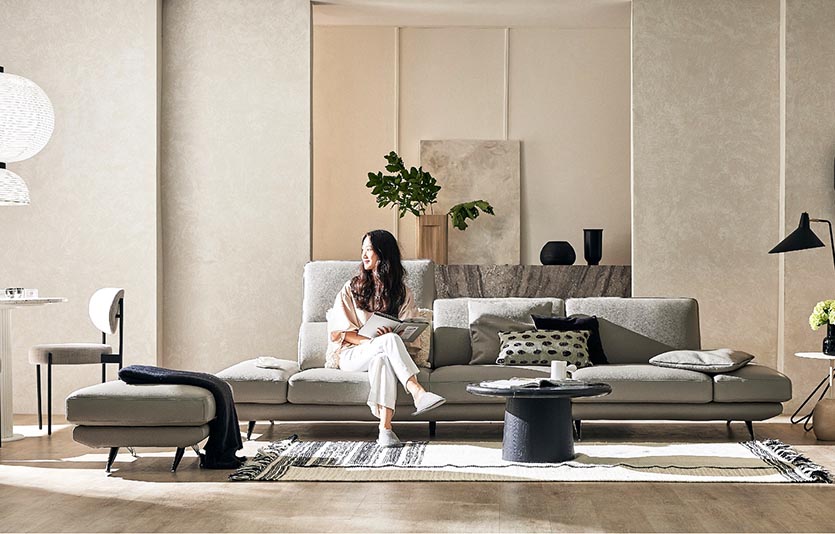 CJ온스타일은 소파 브랜드 ‘자코모’와 협업해 ‘자코모 시그니처 이태리 럭스 통가죽 소파’를 론칭했다. 사진=CJ온스타일