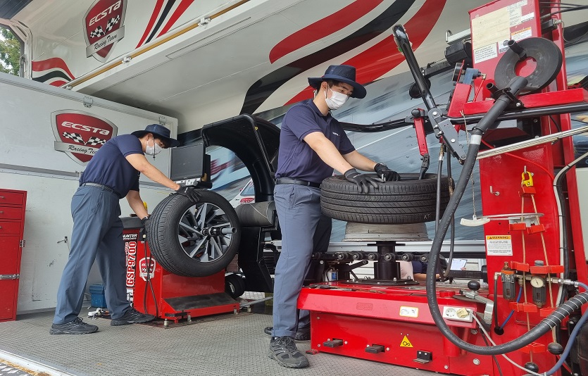 [사진1] 금호타이어__고속도로 무상 안전점검 캠페인.jpg