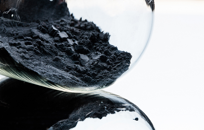 LG화학이 빠르게 성장하는 전기차 배터리 소재 시장 공략을 위해 미국 1위 자동차 업체인 G과 손을 잡았다. 사진은 양극재. 사진=LG화학