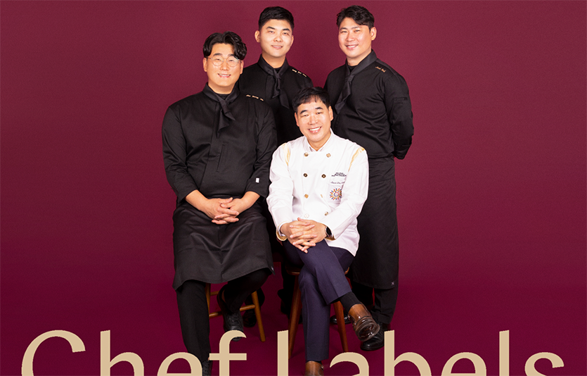 ‘셰프레이블’에 참여한 63레스토랑 셰프들. (가운데) 백태운 대한민국 13대 조리명인, (뒤 좌측부터) 이동호 셰프, 장준원 셰프, 박종명 셰프. 사진=한화호텔앤드리조트 