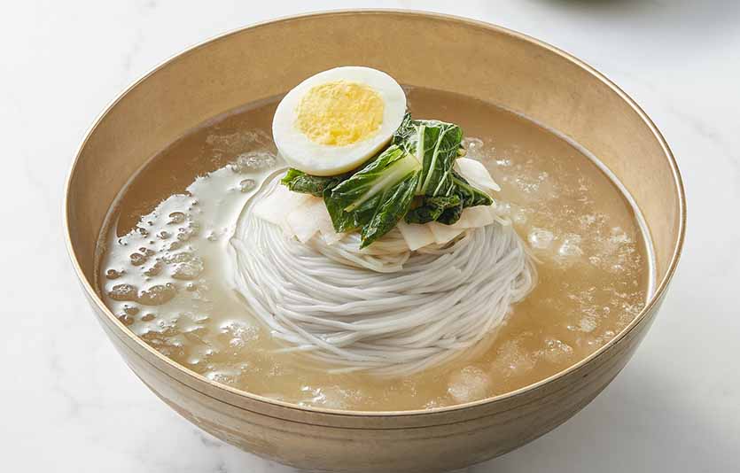 현대그린푸드는 1~8일 그리팅몰에서 ‘여름철 방구석 맛캉스 기획전’을 진행하고 자체 밀키트를 할인 판매한다. 사진은 한솔냉면 밀키트. 사진=현대그린푸드