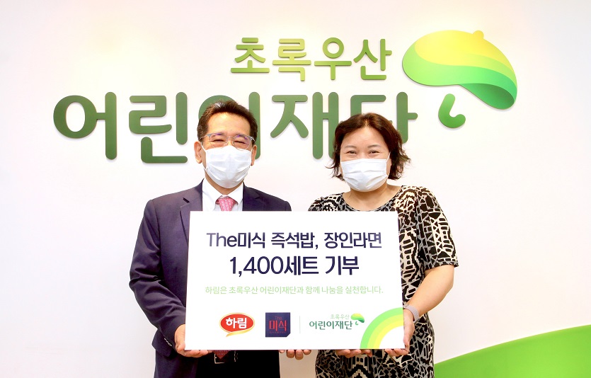 하림 초록우산어린이재단 더미식 전달식 사진.jpg