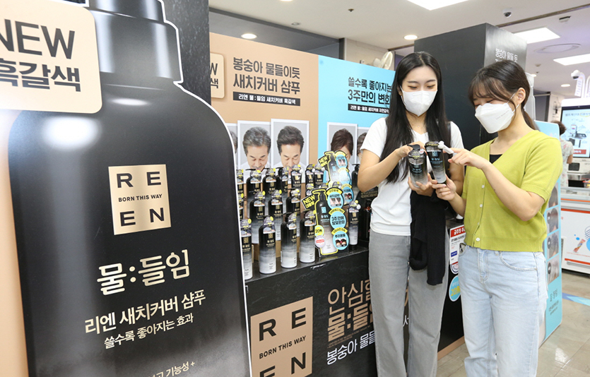 LG생활건강 ‘리엔 물들임 자연갈색 샴푸’는 닐슨코리아가 집계한 샴푸·린스 시장 조사에서 점유율 1위 품목에 등극했다. 사진=LG생활건강