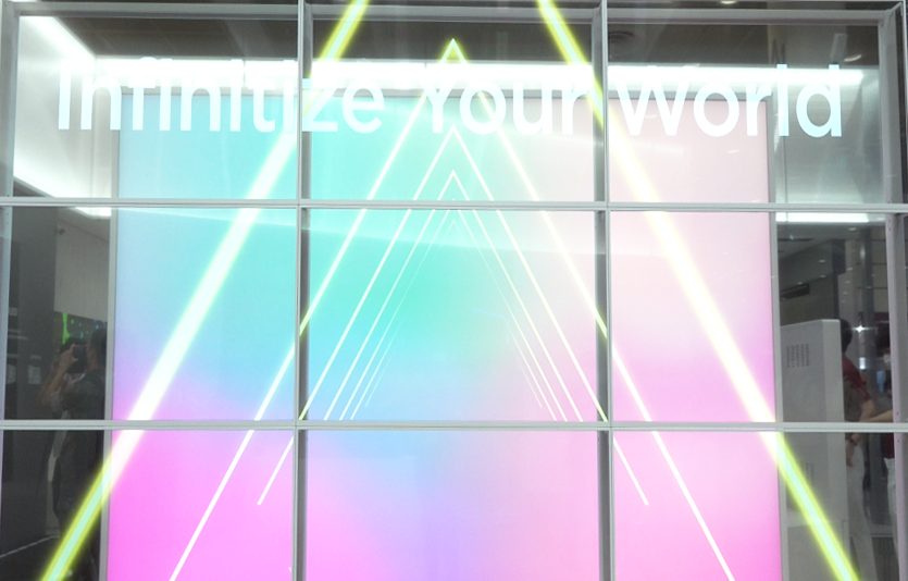 LG 디스플레이 부스에서 선보인 OLED 패널. 사진=신광렬 기자