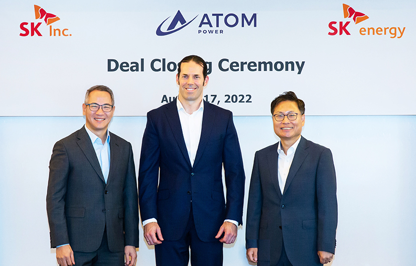 (왼쪽부터) 김무환 SK㈜ Green투자센터장, 라이언 케네디 아톰파워 CEO, 강동수 SK에너지 S&P추진단장. 사진=SK이노베이션