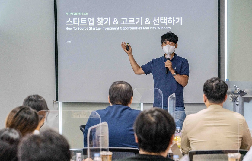 [SKT 보도자료] SK텔레콤, 중소벤처기업부와 트루 이노베이션 프로그램 협력_사진3.jpg