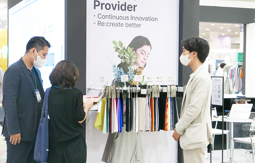 효성티앤씨는 ‘PIS 2022’에 참가해 친환경을 테마로 전시부스를 마련하고 세계 최초로 상용화에 성공한 바이오 스판덱스를 공개했다. 사진=김성미 기자