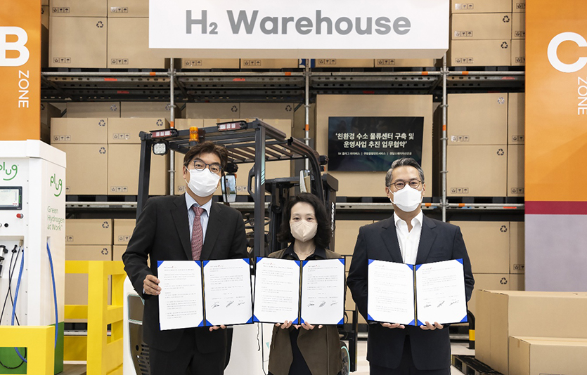 쿠팡은 물류센터에 친환경 수소지게차 도입을 추진하는 시범사업에 참여하기로 하고 이날 업무협약을 맺었다. 사진=쿠팡