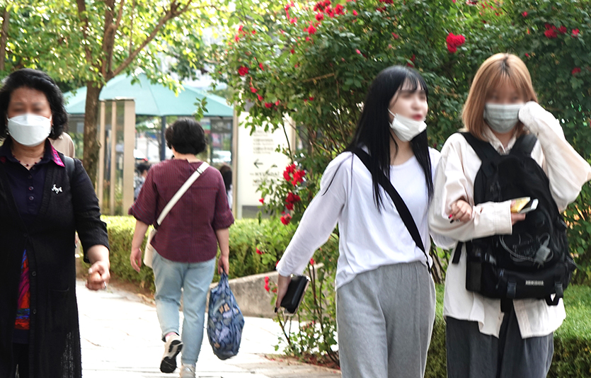 코로나19 유행의 확산세가 거센 가운데 13일 신규 확진자 수가 4만명에 육박했다. 사진=신광렬 기자