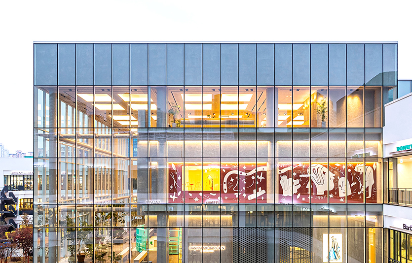 현대백화점은  ‘2022 레드닷 디자인 어워드’와 ‘iF 디자인 어워드’ 등 세계 주요 디자인 어워드에서 총 8개의 디자인 상을 수상했다. 현대백화점 현대어린이책미술관. 사진=현대백화점