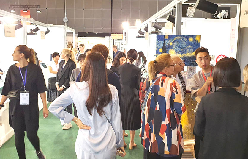 ‘프랑스 파리 메종 오브제’ KOTRA 한국관을 둘러보고 있는 바이어들. 사진=마이페어