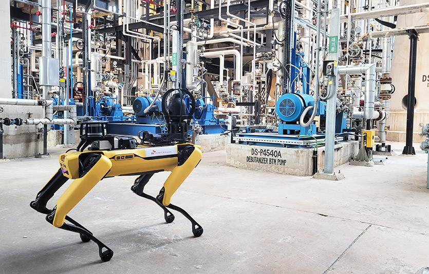 울산CLX가 도입한 로봇은 로봇개로 불리는 4족 보행 로봇 ‘스폿’. 사진=SK이노베이션