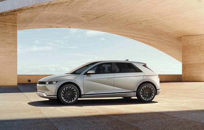 221021 (사진2) 아이오닉 5, EV 최초 모터트렌드 올해의 SUV.jpg