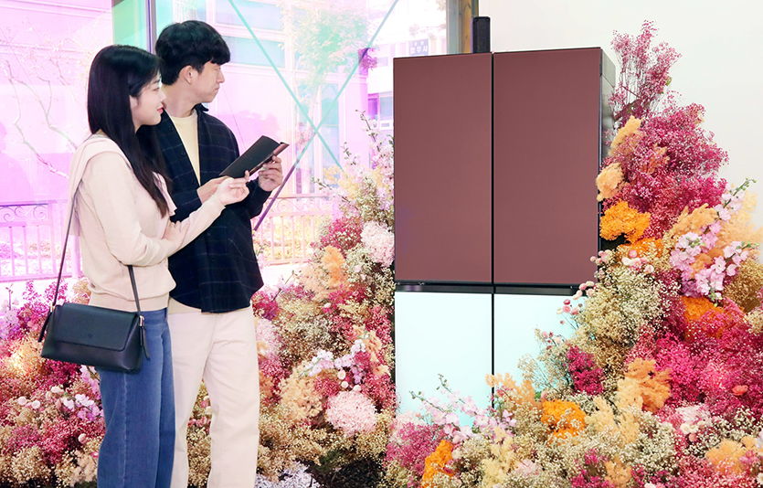 LG전자는 내달 5일까지 ‘루프스테이션 익선’에서 독특한 콘셉트의 ‘오브제 유니버스’ 팝업스토어를 운영한다. 사진=LG전자