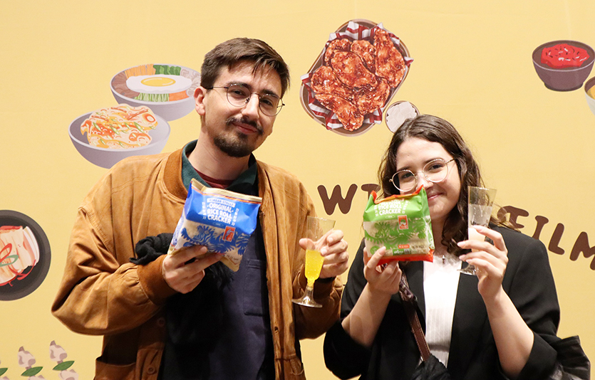 유자 칵테일과 막걸리를 맛보는 독일 현지인. 사진=한국농수산식품유통공사