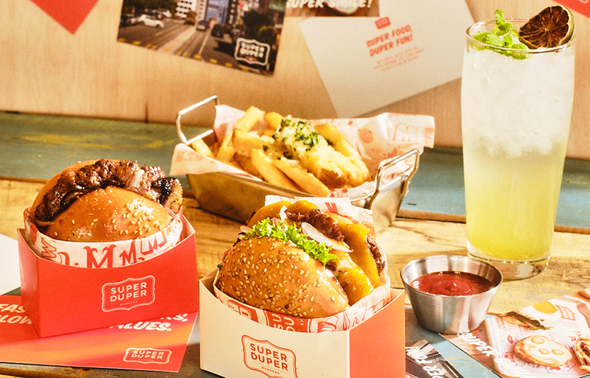 bhc그룹이 프리미엄 수제버거 시장 진출로 사업영역 확대에 나선다. 사진=bhc그룹